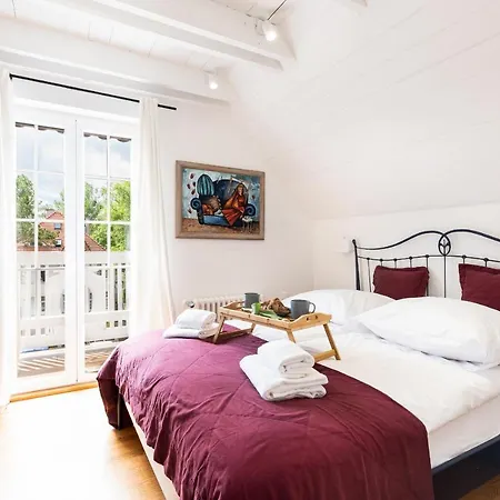 2homerent Emily